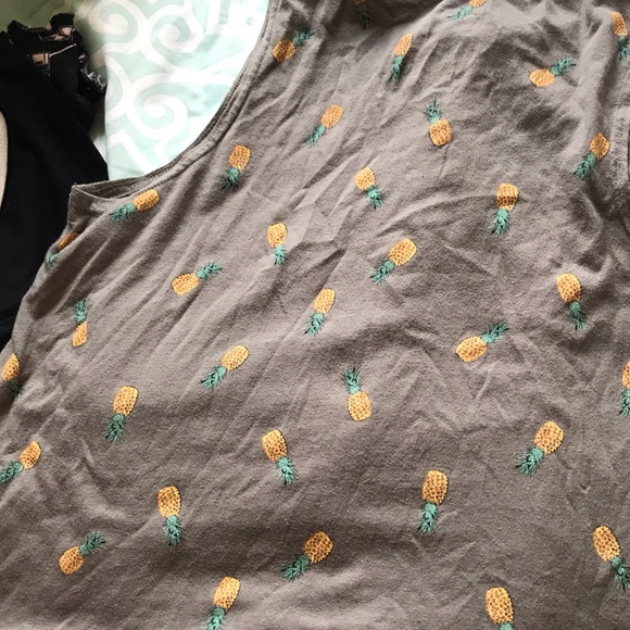 Tank top - Picture 2 of 3